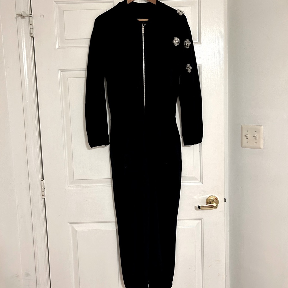 Jumper with bling. Perfect for this season. Gently used. Very sexy with heels